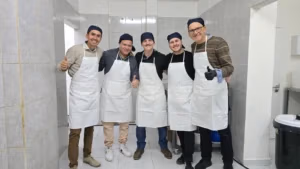 Alumnos en curso práctico de fabricación de helado artesanal IFHA
