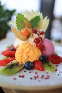 Postre helado con frutas frescas: formulación de helado sin azúcar