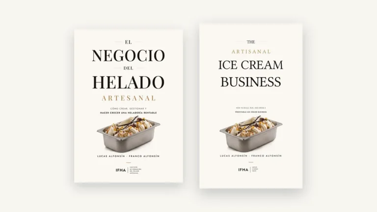 Las dos ediciones del libro de IFHA lado a lado: «El negocio del helado artesanal» en español y «The Artisanal Ice Cream Business» en inglés