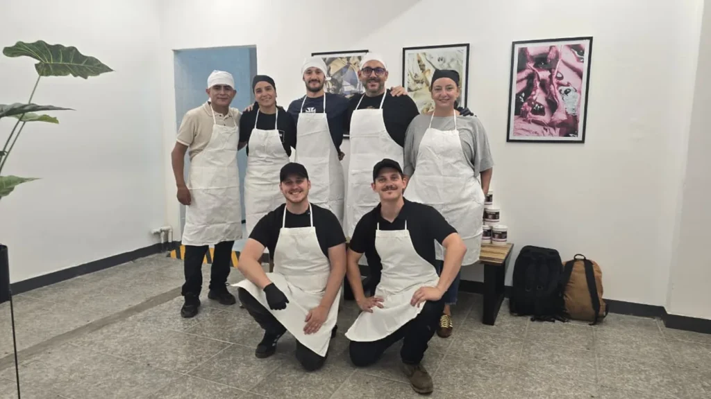 Practica presencial en IFHA Labs: alumnos de la Carrera de Maestro Heladero en el taller