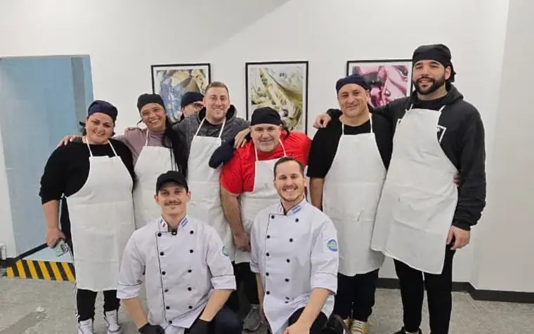 Alumnos y profesores de IFHA al terminar un curso de heladería artesanal