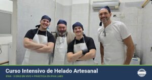Curso Intensivo de Helado Artesanal en IFHA Labs: alumnos con delantal durante la práctica