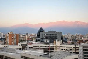 Santiago de Chile con la cordillera de los Andes al atardecer