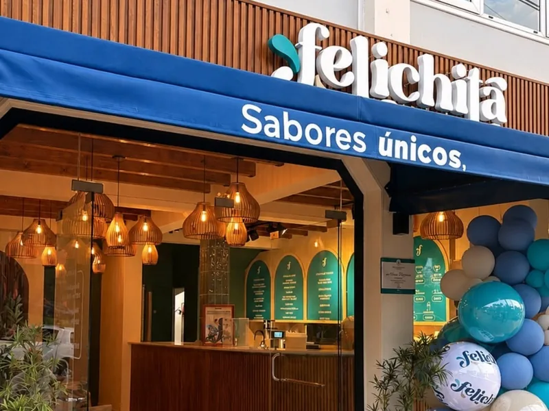 Frente del local de Felichità sobre la avenida Libertad, en Oberá, con el cartel «Sabores únicos»