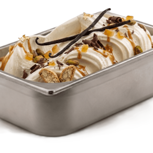 Cubeta de helado artesanal decorada con vainilla, pistachos, caramelo y cantuccini